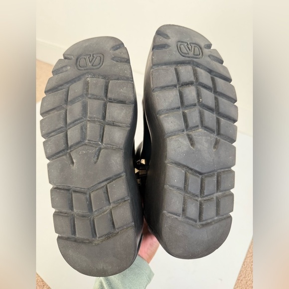 Valentino Garavani Black Leather V logo uniqueform calfskin ankle boots EU 37.5 - Picture 13 of 13